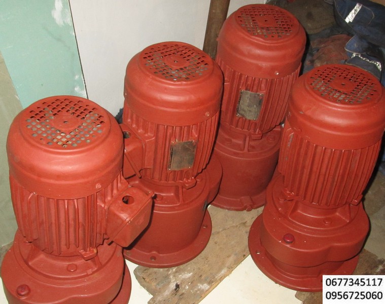 Мотор редуктор планетарный  ,фланцевый , редукция 1 к 30, электродвигатель 1,5 квт 1410 об\мин , 220\380 вольт , класс защиты IP-45 , на выходном валу 45 об\мин, оптимальное применение бетоносмесители, растворосмесители , маслопресс , гранулятор кормов, вальцы.
Компрессор поршневой ГП-0,15/10 модели 1136-В2 производства Бежецкого завода – позволяет создавать максимальное давление воздуха 10 кгс/см2, производительность 150 л/мин, мощность электродвигателя 1,5 кВт. 3000 об\мин.
